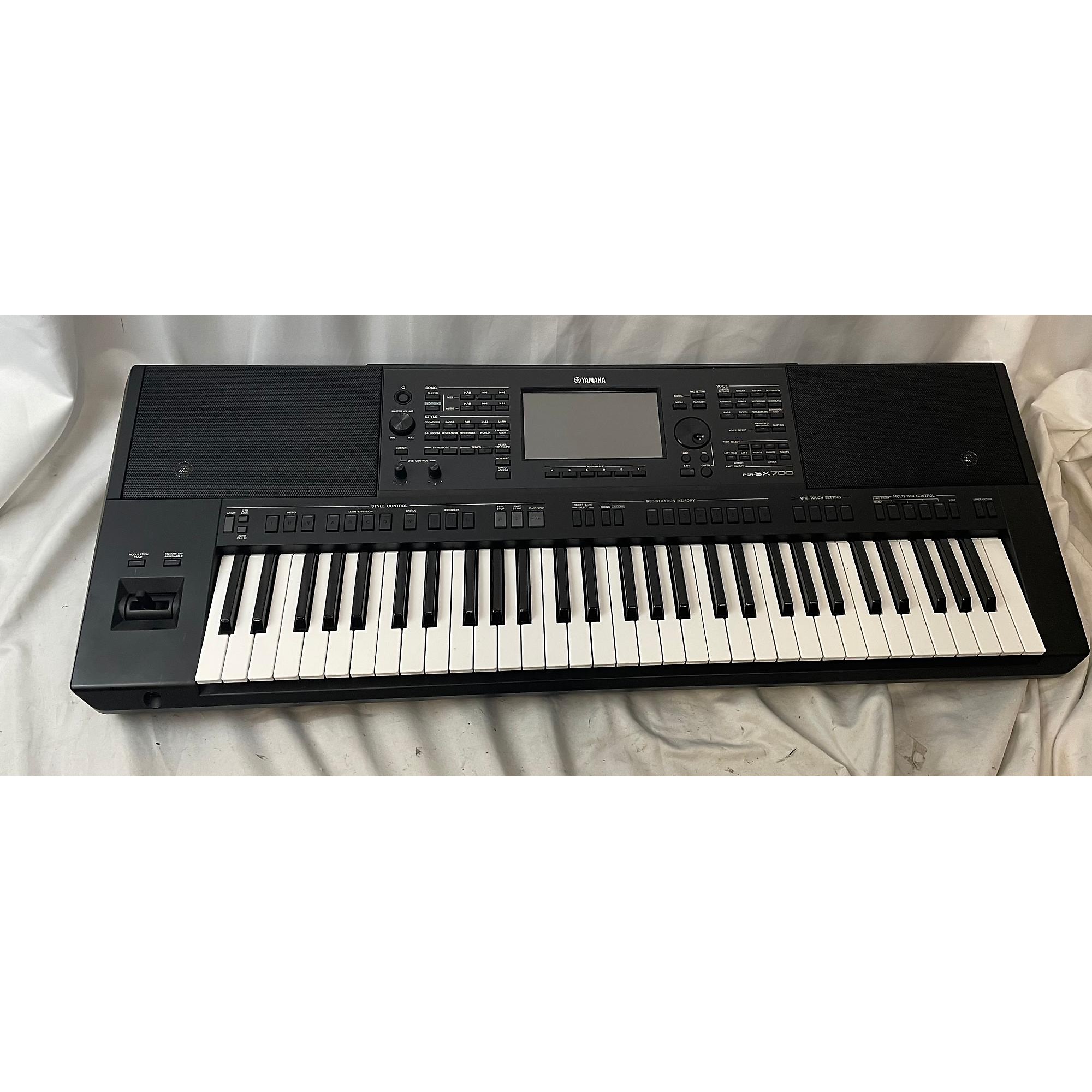 Yamaha PSR SX720 real front 